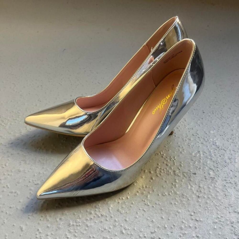 Silver metallic pointed toe stiletto heels size 7
